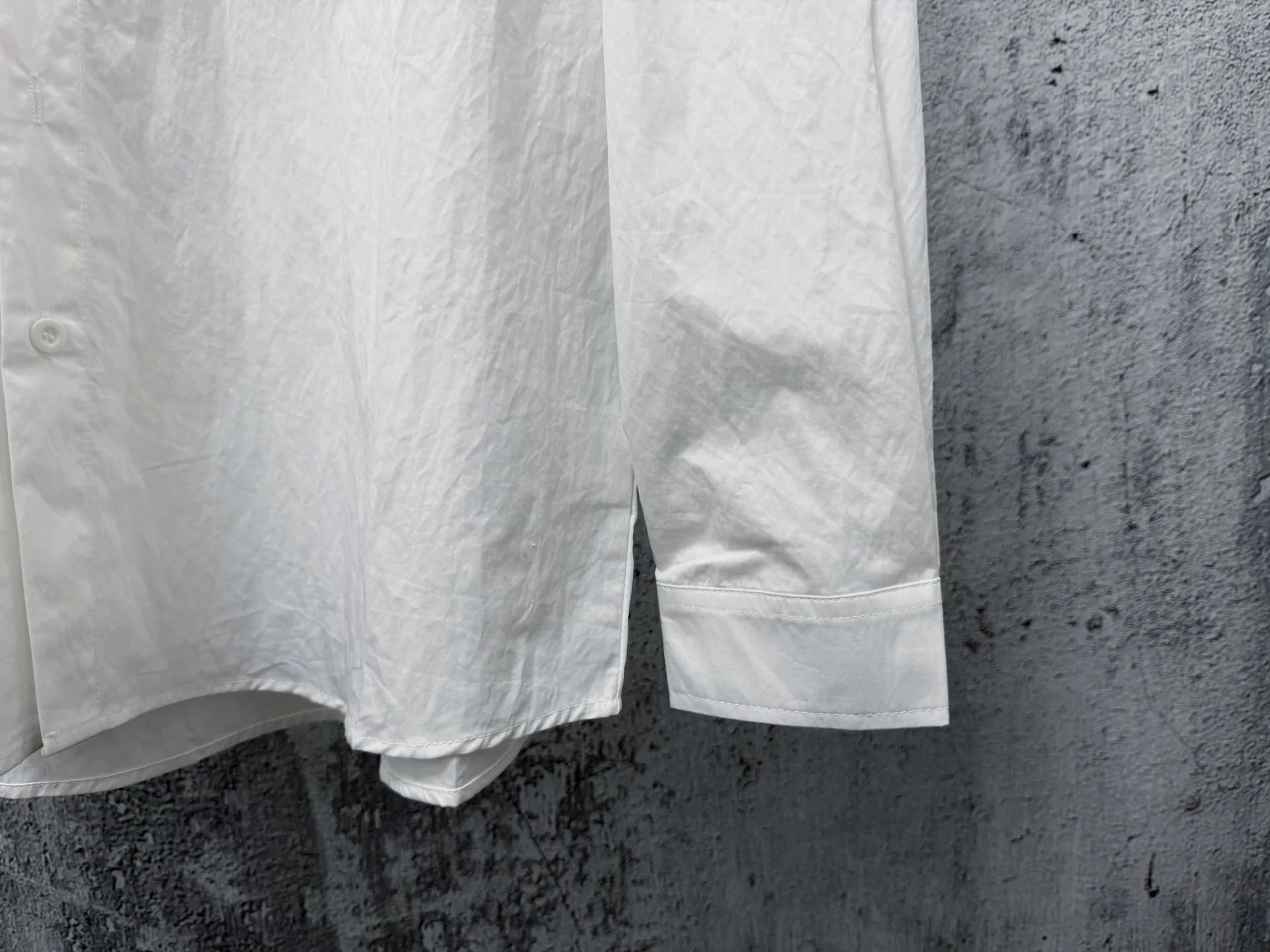[AMI] Love SS Spring and Summer New Arrival simple long-sleeved shirt, linen cotton fabric, Classic simple design, refreshing tones, super super awesome colors, the most worth buying item this season, simple and elegant small design, fashionable must-have, super easy to control! Size：S-XL